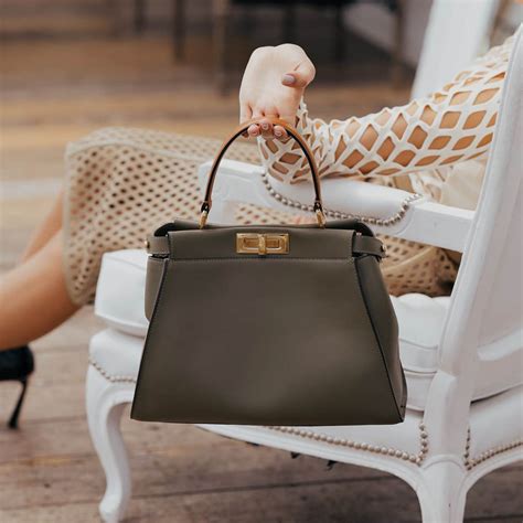 borsa stile fendi|fendi borsa peekaboo.